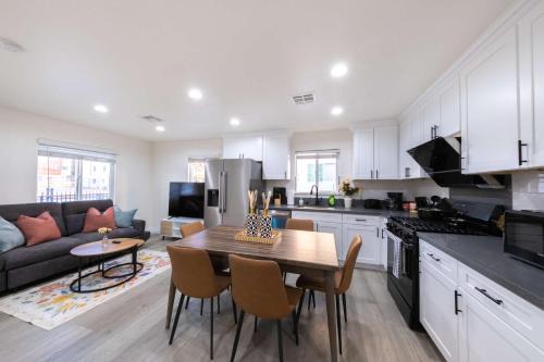 Downtown Los Angeles Apartment | Modern Private Room in Shared Home -Walk to USC