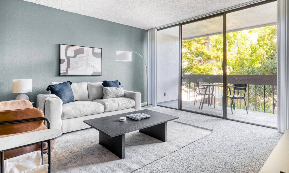 Central San Mateo Apartment | Modern San Mateo 1BR w/ W/D, BBQ & Pool, nr Caltrain, by Blueground
