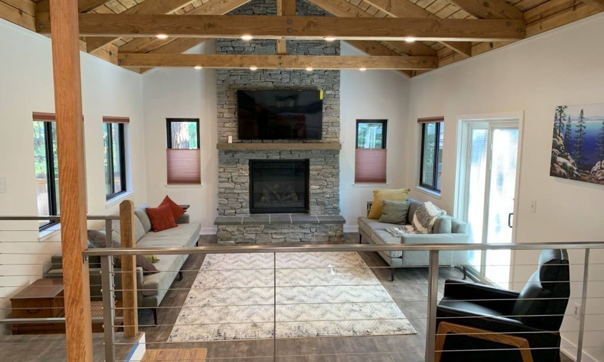 Lower Kingsbury House | Modern Stateline home, Walk to town, Large 2 car garage,Dead end street.