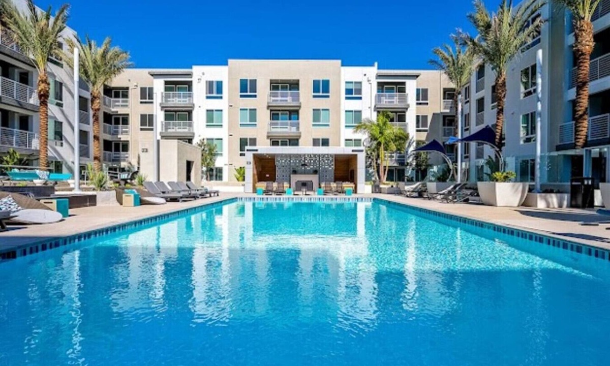 Tustin Apartment | Modern Studio @Central Irvine | Pool Gym BBQ