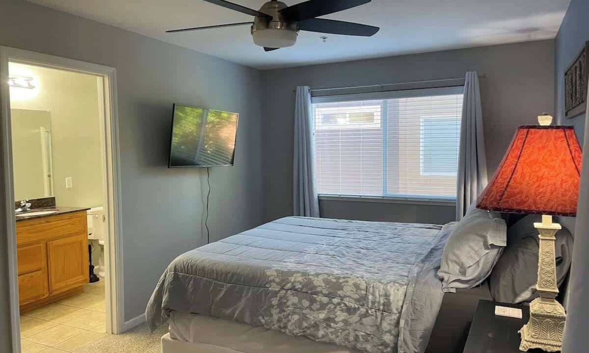 Modesto Condo | Modern Townhouse | Walk to Kaiser and Mall