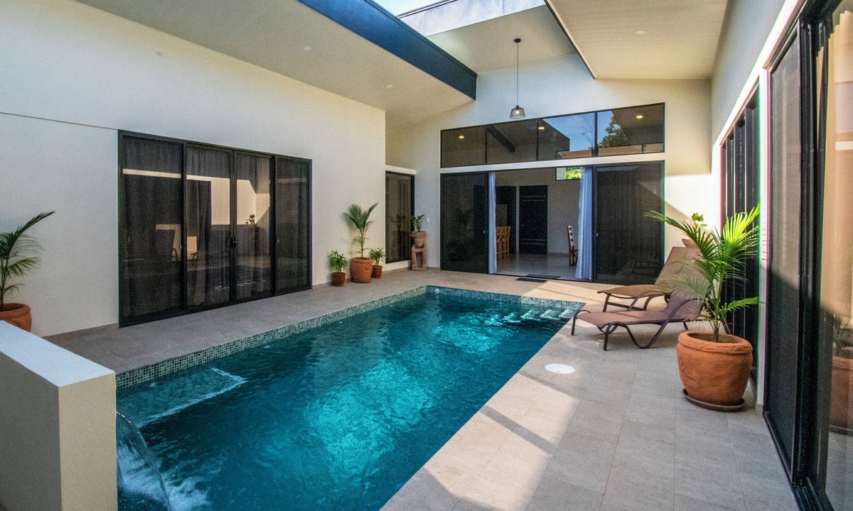 Uvita Villa | Modern VILLA PEREZOSA - walk to the beach & the National Park!