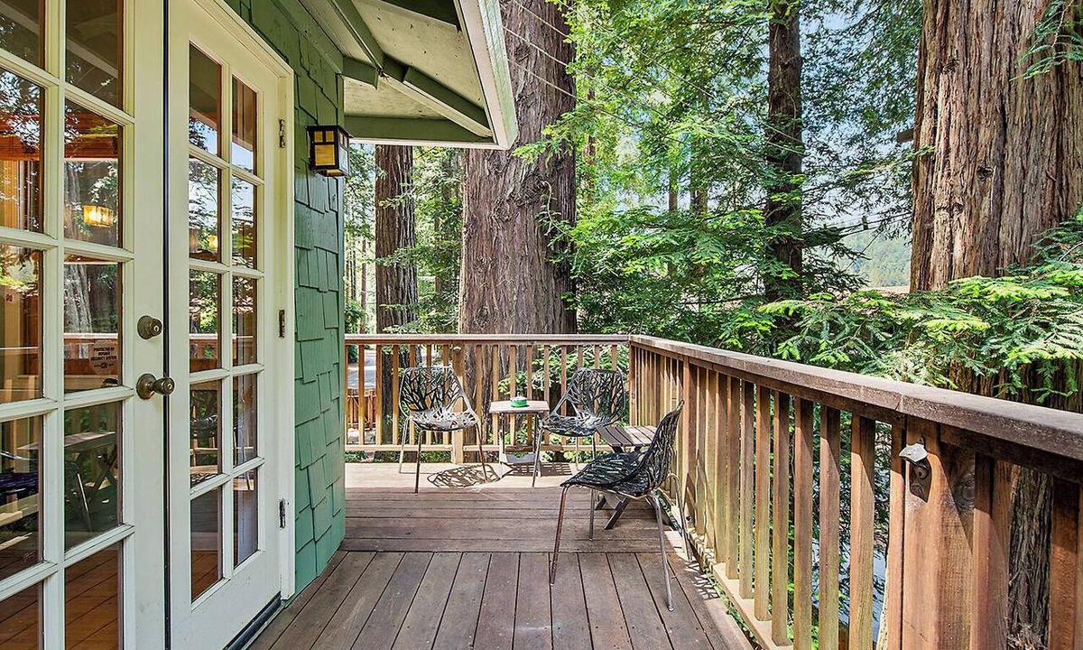 Northwood Cabin | Monte Rio Treehouse ~ Dog Friendly, Redwoods, Walk to Restaurants and River