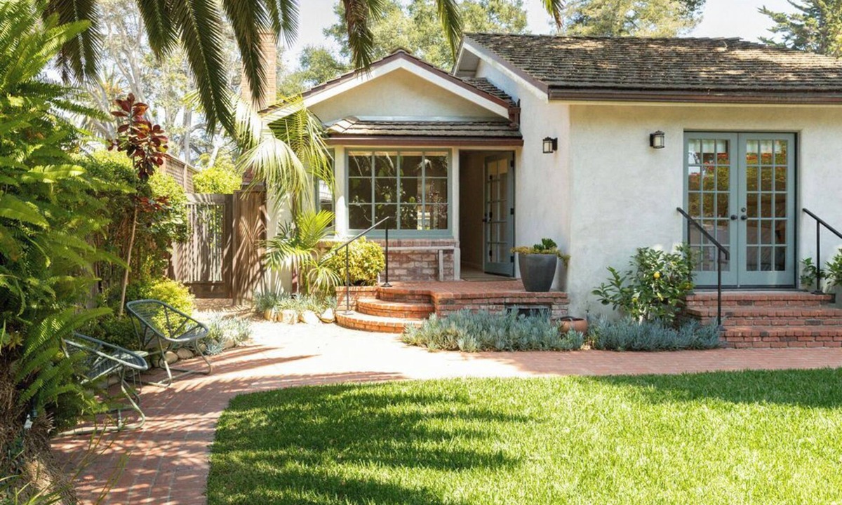 Hedgerow House | Montecito Beach Cottage + Guest House, Walk to Rosewood Miramar