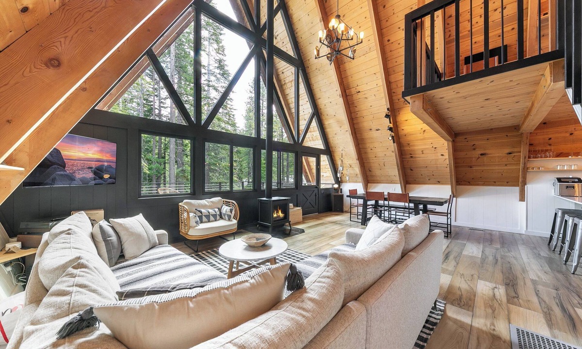 Tahoma House | Monthly Lease - Apex Abode by Tahoe Getaways - Rubicon Bay w Beach Access, Walk to Lake & Dog Ok!