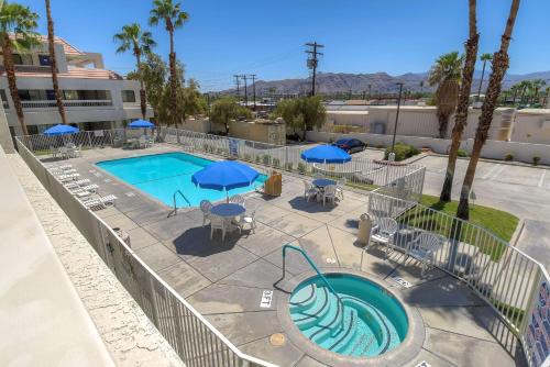 Warm Sands Hotel | Motel 6-Palm Springs, CA - Downtown