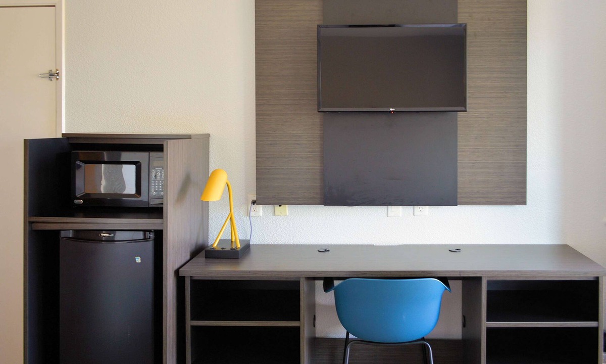 Northeast Reno Hotel | Motel 6 Reno, NV - Livestock Events Center