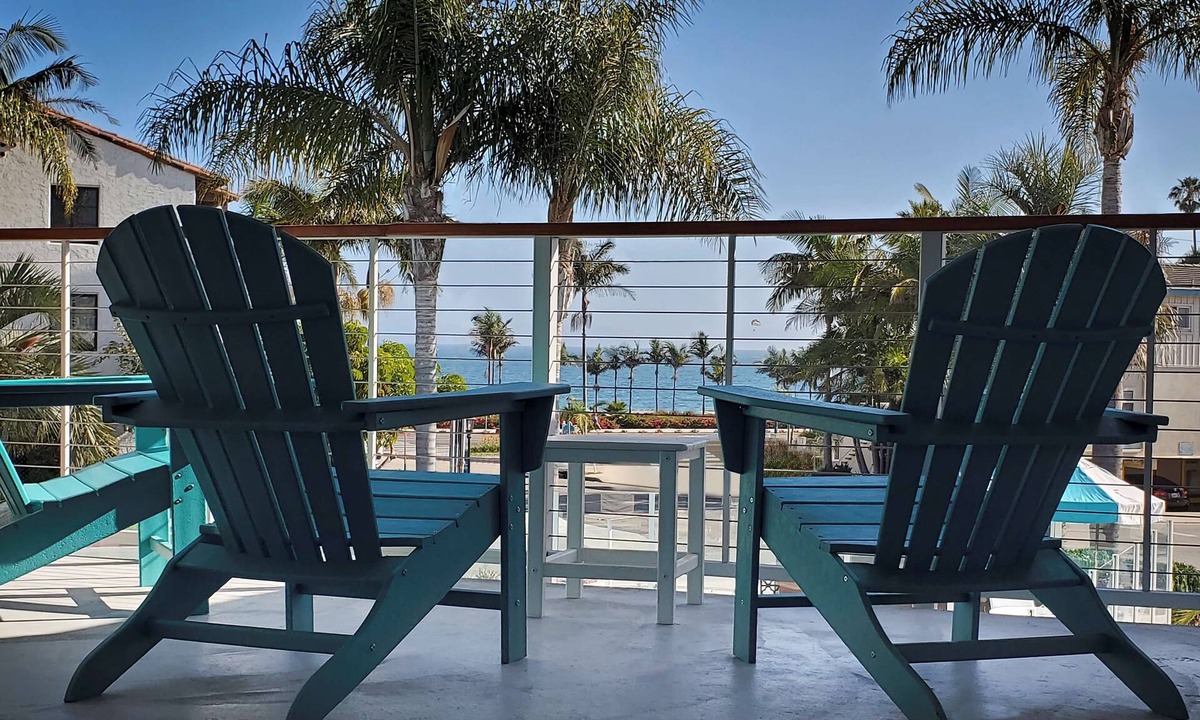 East Beach Hotel | Motel 6 Santa Barbara, CA - Beach
