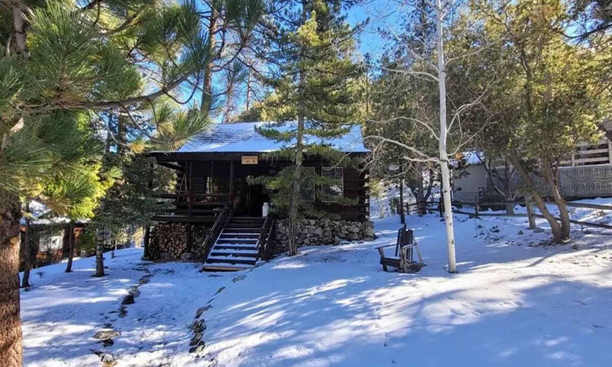 Pine Mountain Club Ski Chalet | Mountain Getaway Log Cabin