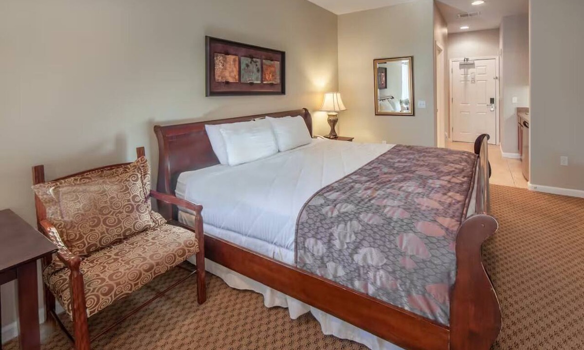 Genoa Hotel | Mountain Luxury Stay | Hot Springs, Spa & Premier Comfort Near Sierra Nevada
