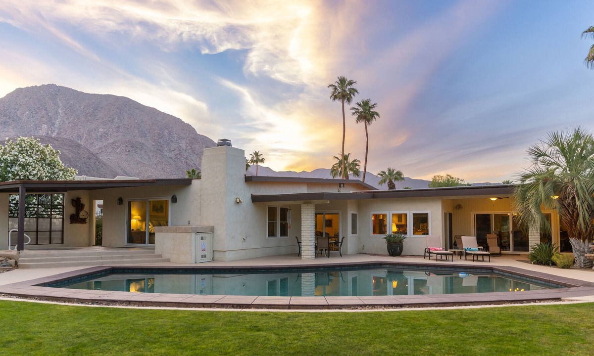 Borrego Springs House | Mountain-View Home with Pool & Wheelchair Shower