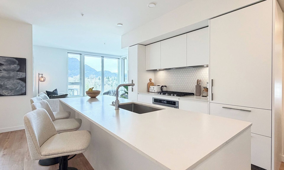 Squamish Apartment | Mountain View Luxury Escape at Redbridge
