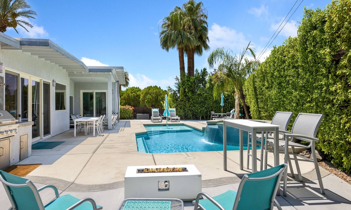 Sunrise Vista Chino House | Movie Colony Contemporary