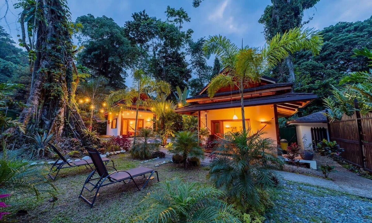 Santa Lucia House | Namu Bungalows: 300 m from the beach, private pool