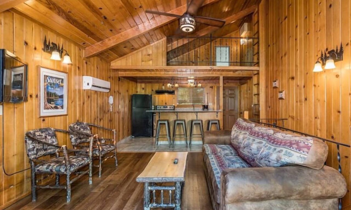 Bass Lake Hotel | Nature Getaway! Pet Friendly Chalet w/Outdoor Pool Near Yosemite & Bass Lake!