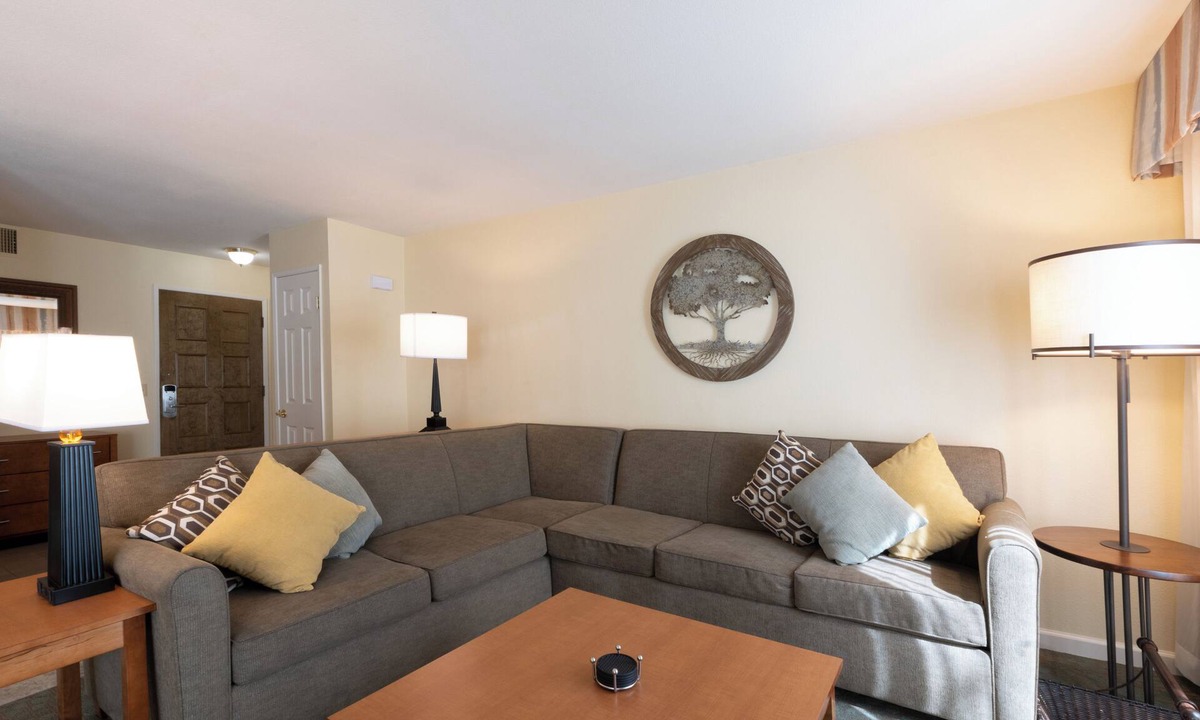 San Diego Country Estates Hotel | Nature Getaway | 4 Units w/Kitchen, Pool & Free Parking | Near Wineries, Hiking