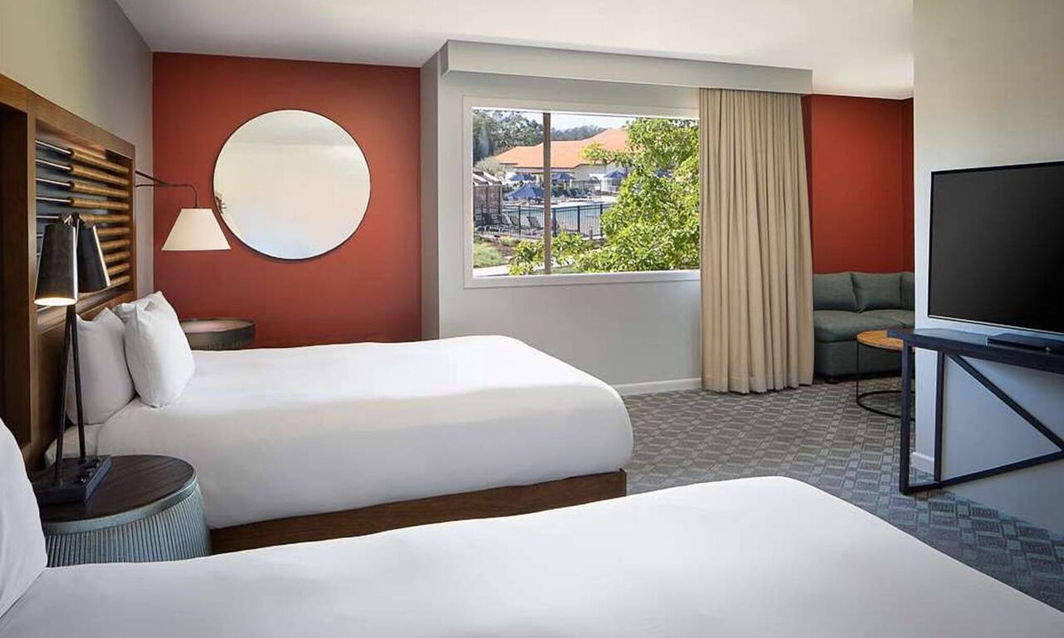 Live Oak Hotel | Nature's Embrace: Room with Patio | Scenic Views & Trail Adventures