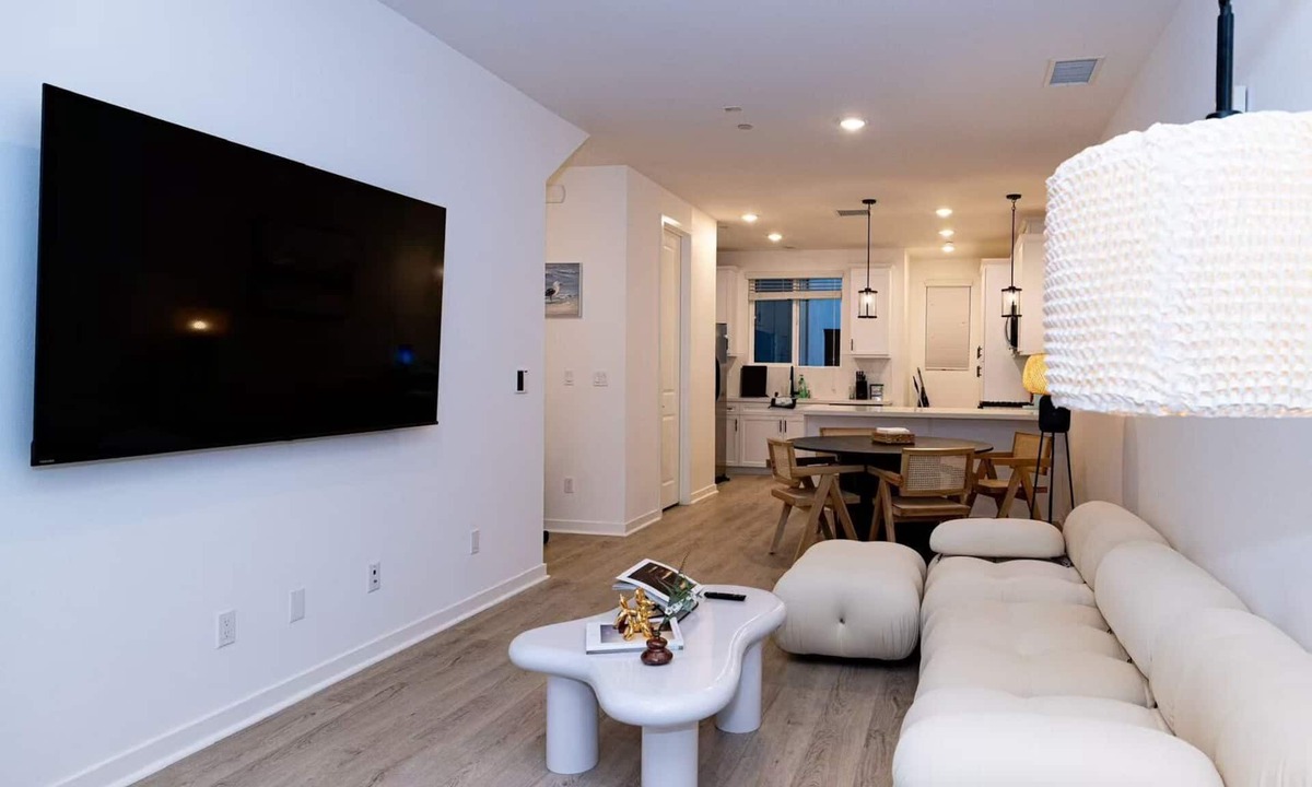 Guasti Apartment | Near ONT Modern Designer Stay Bright Chic Spacious