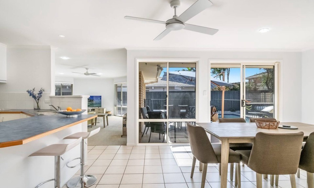 North Creek Apartment | Nestled in a quiet street, it is within a 5 min walk to the stunning Seven Mile.