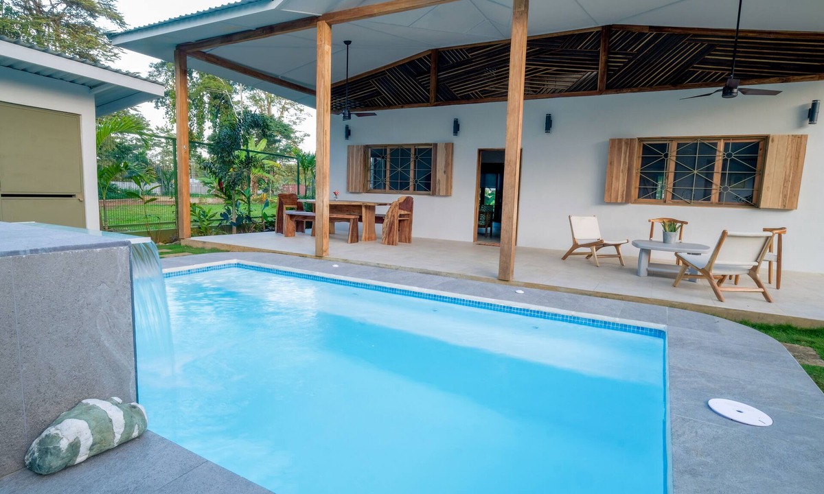 Puerto Viejo de Talamanca House | NEW Construction! AC Fiber Private Pool Walk to Beach! Palma Rosa