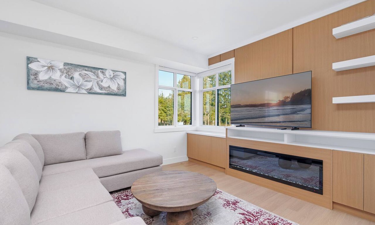 Willoughby House | New & Modern 4BR Townhome - Rooftop & Garage