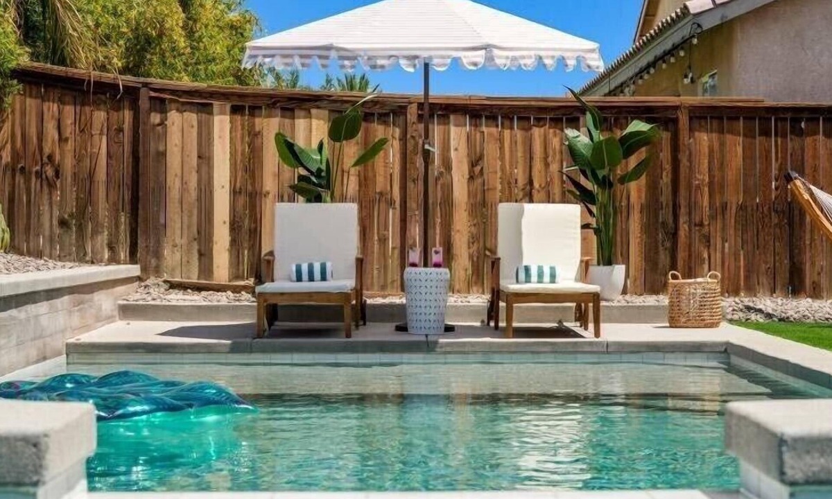 Coachella House | NEW Modern Boho Retreat~ Pool~Hot Tub~ Firepit~ Game Room~ Near PSP