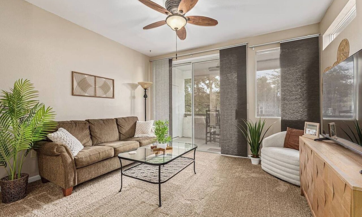 Central Scottsdale Condo | NEW Serene Poolside Condo Centrally located in Scottsdale with Resort Amenities