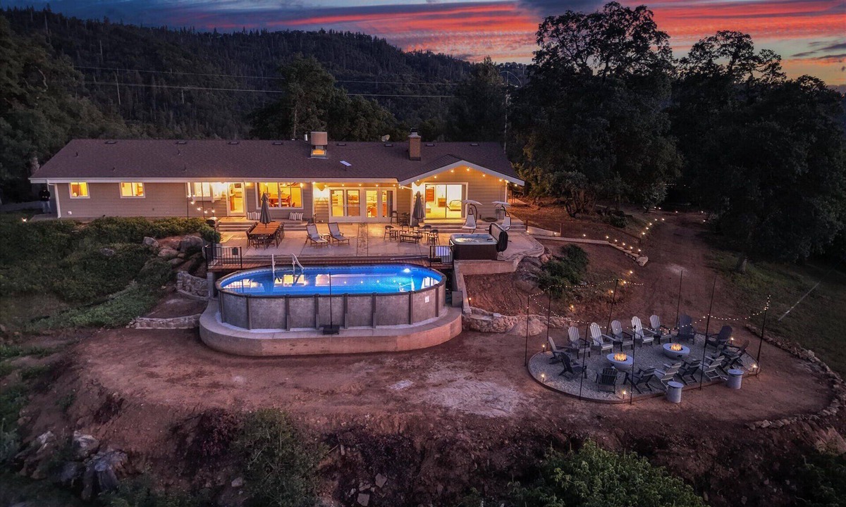 Coarsegold House | New! Yosemite Starsong with pool/hot tub/EV/huge views