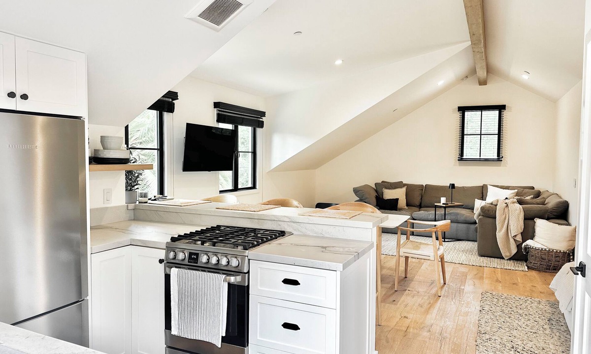 Cielito Apartment | Newly built designer guesthouse nestled in Santa Barbara’s Sycamore Canyon.