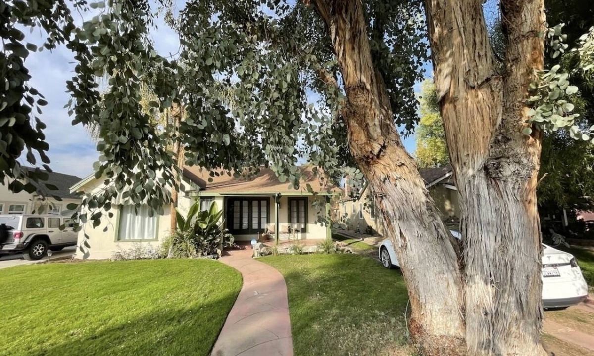 Oleander - Sunset House | Newly Listed Historic 1930’s 2 Bedroom House