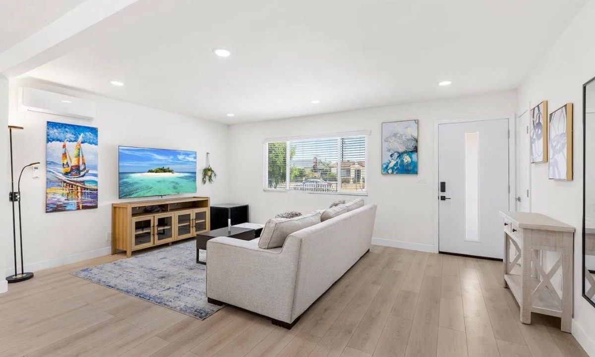 City of Industry House | Newly Renovated Next to Park 20min to Disney