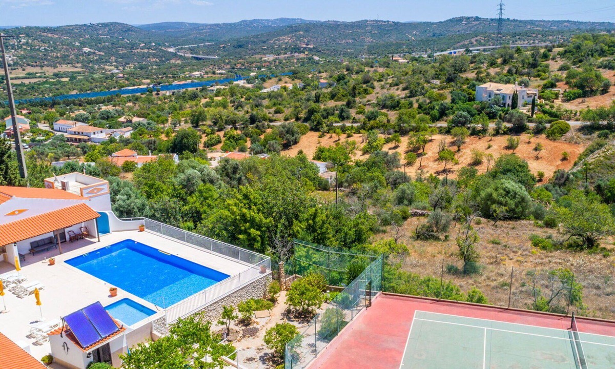 Mem Moniz House | Nice apartment in villa for 4 guests with WIFI, pool, A/C, TV, terrace and panoramic view
