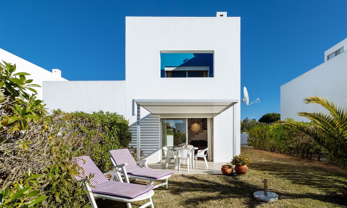 Porches House | Nice holiday house with pool and sea view