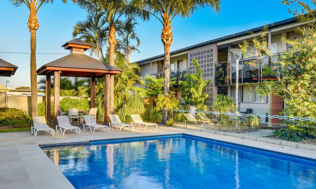 Caloundra Hotel | Nightcap at Golden Beach Tavern