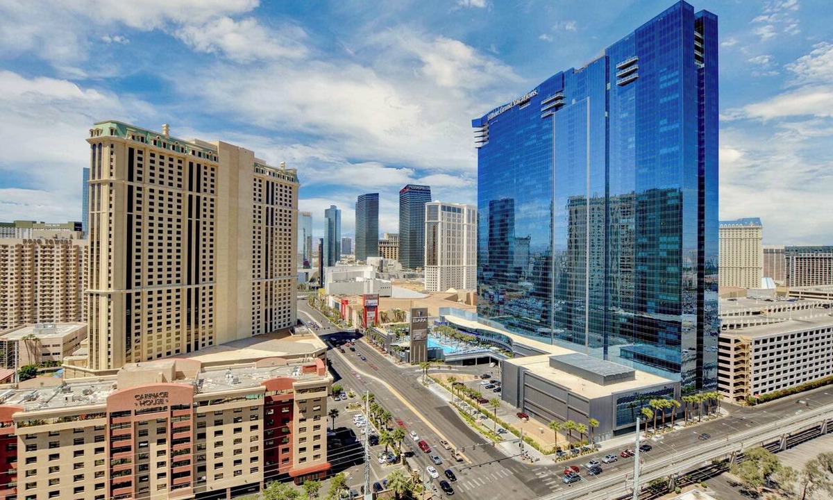 Las Vegas Condo | No Resort Fee | Strip Views, Pools & Parking