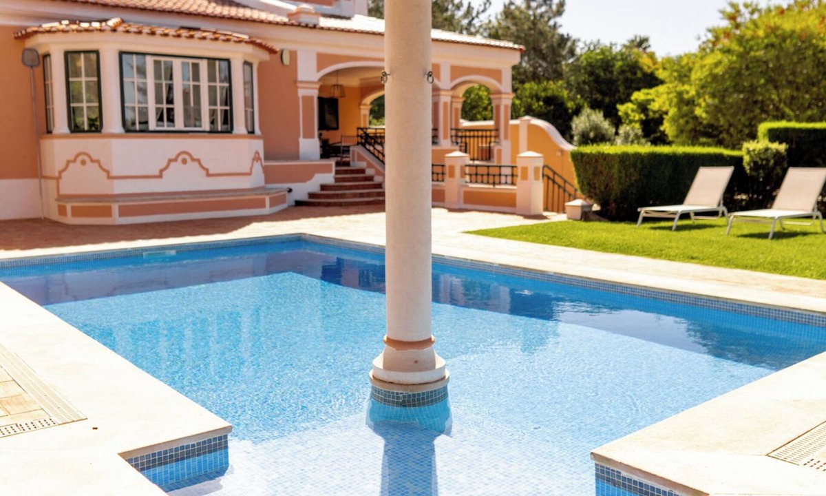 Cascais Villa | Noble Beach Villa With Private Garden and Pool