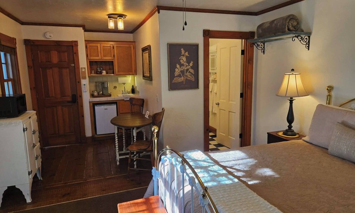 Julian House | Oak Hill Inn, a cozy botique hotel only a 5min stroll to the heart of Julian!