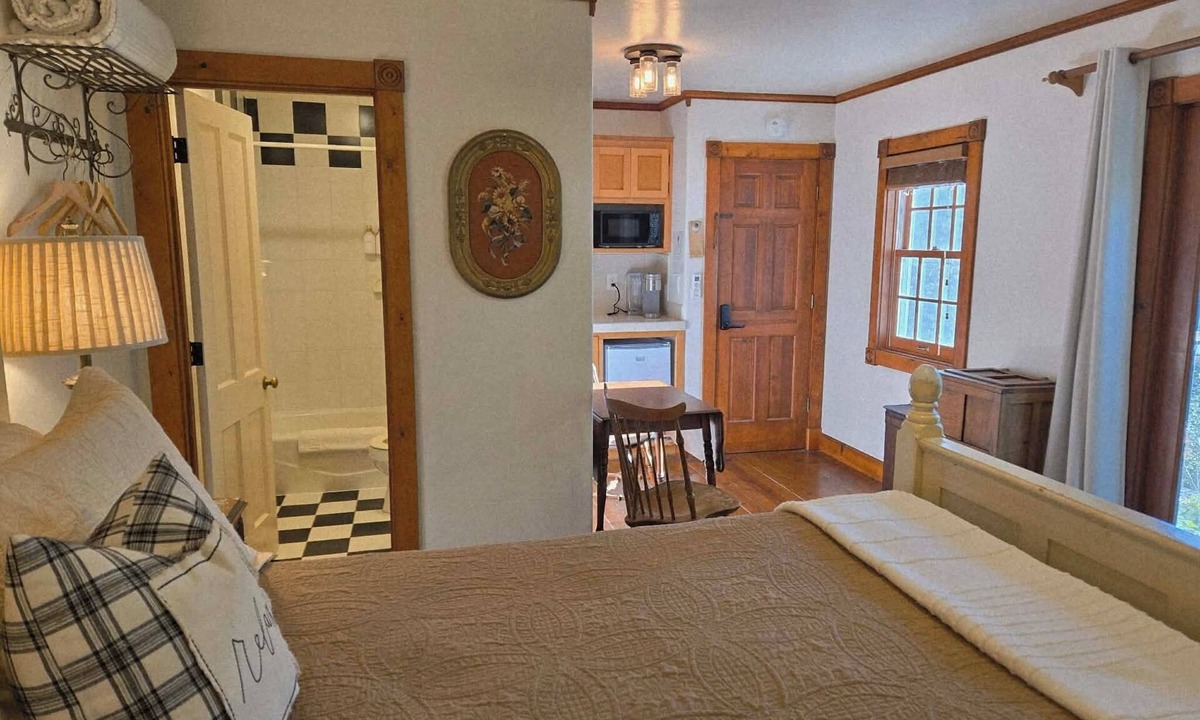 Julian House | Oak Hill Inn, cozy boutique hotel only a 5min stroll to the heart of Julian!