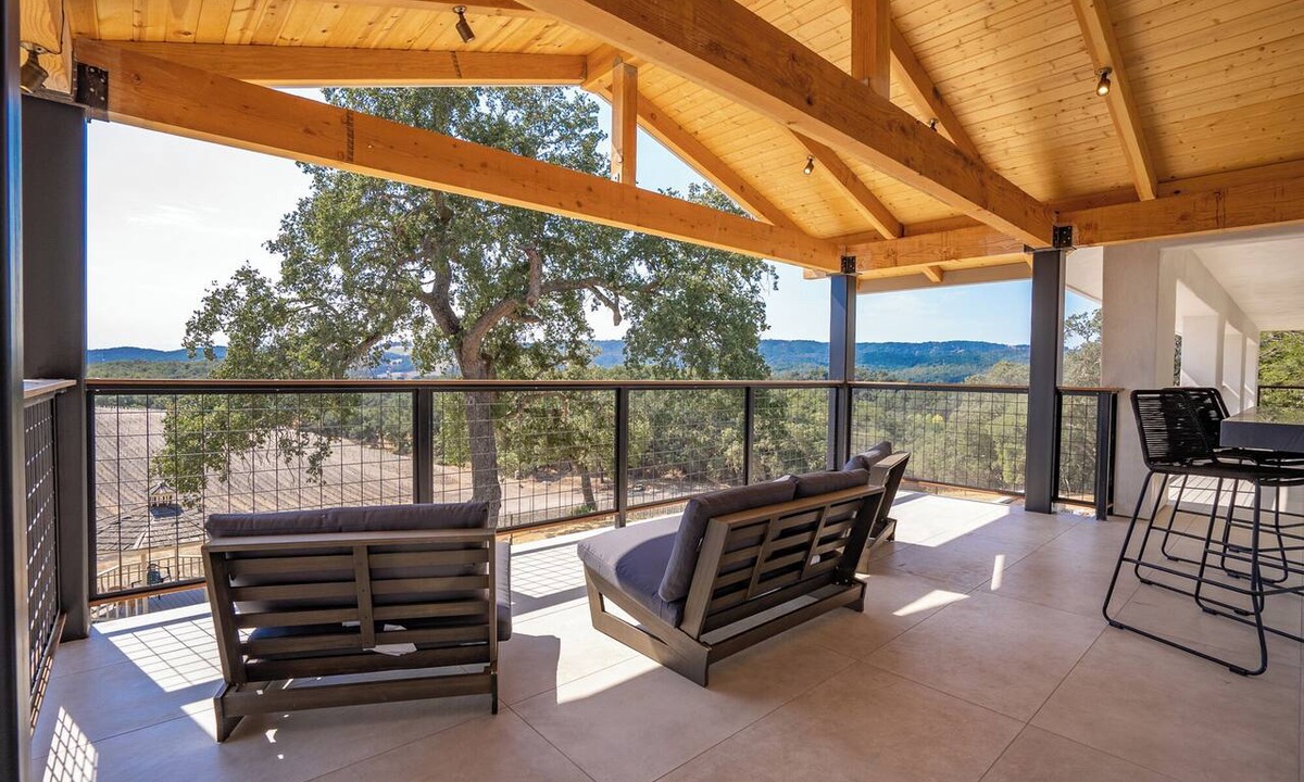 Templeton House | Oak & Vine Vineyard House | Sleeps 21 | Views