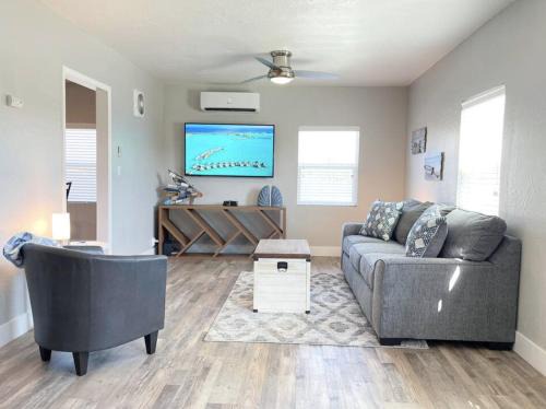 Visalia House | Ocean Breeze Pet-Friendly Sequoia Home