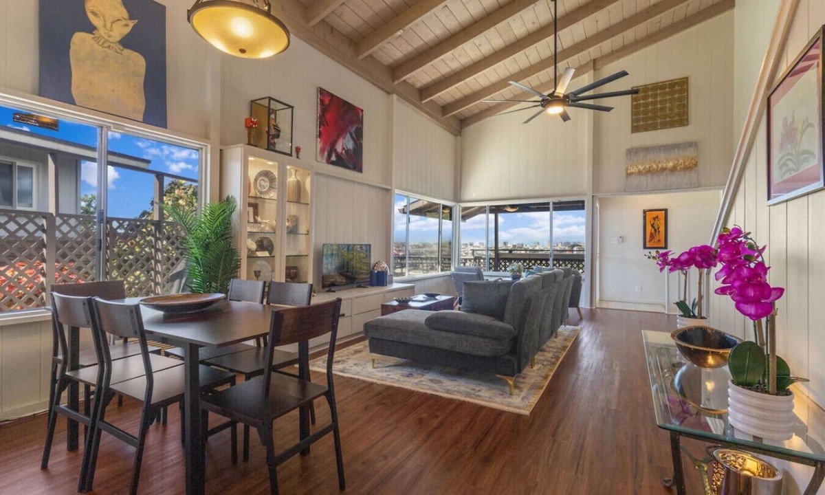Kahala House | Ocean & Diamond Head Views – Kahala Gem
