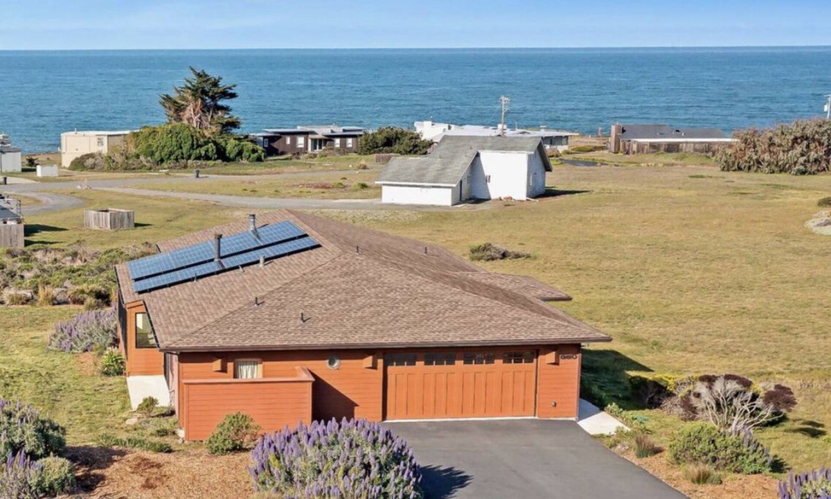 Sereno del Mar House | Ocean view peaceful- 9 min walk to sandy beach