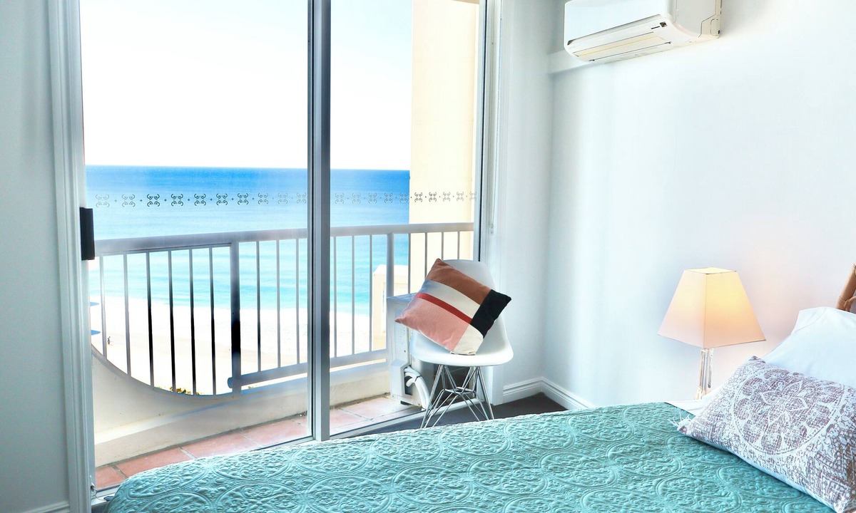 Surfers Paradise Apartment | Ocean Views Close to the Heart of Surfers Paradise
