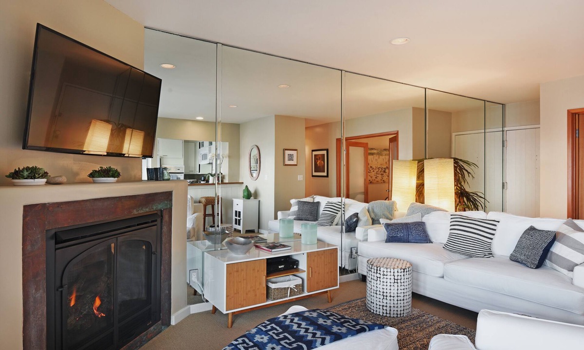 Eastern Malibu Apartment | Oceanfront, Close to Santa Monica, Peace and Beauty.