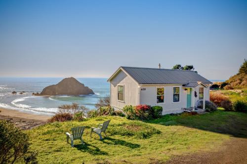 Elk House | Oceanfront Elk Home Steps to Beach & Pet-Friendly