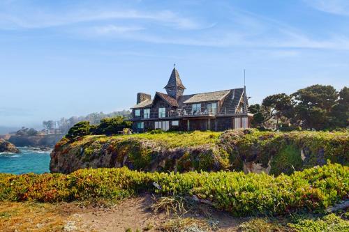 Fort Bragg House | Oceanfront Home - Stunning Views & Private Hot Tub