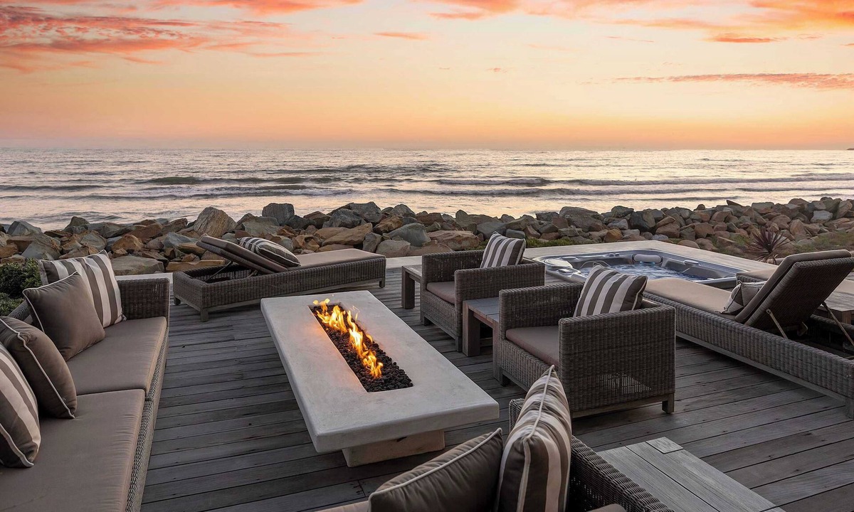 Ventura House | Oceanfront Ventura Home with Hot Tub Sleeps 6