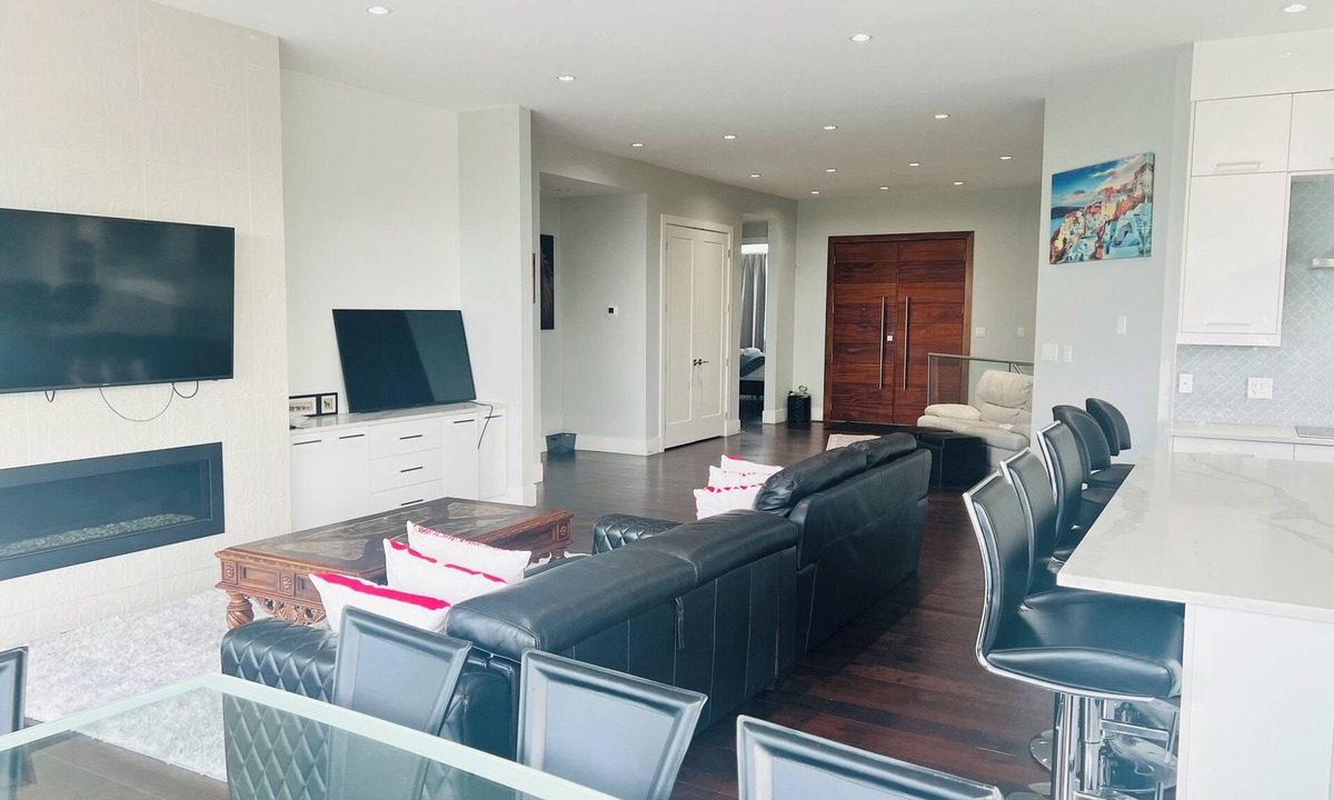 Regional District of Nanaimo House | Oceanview High end roof deck