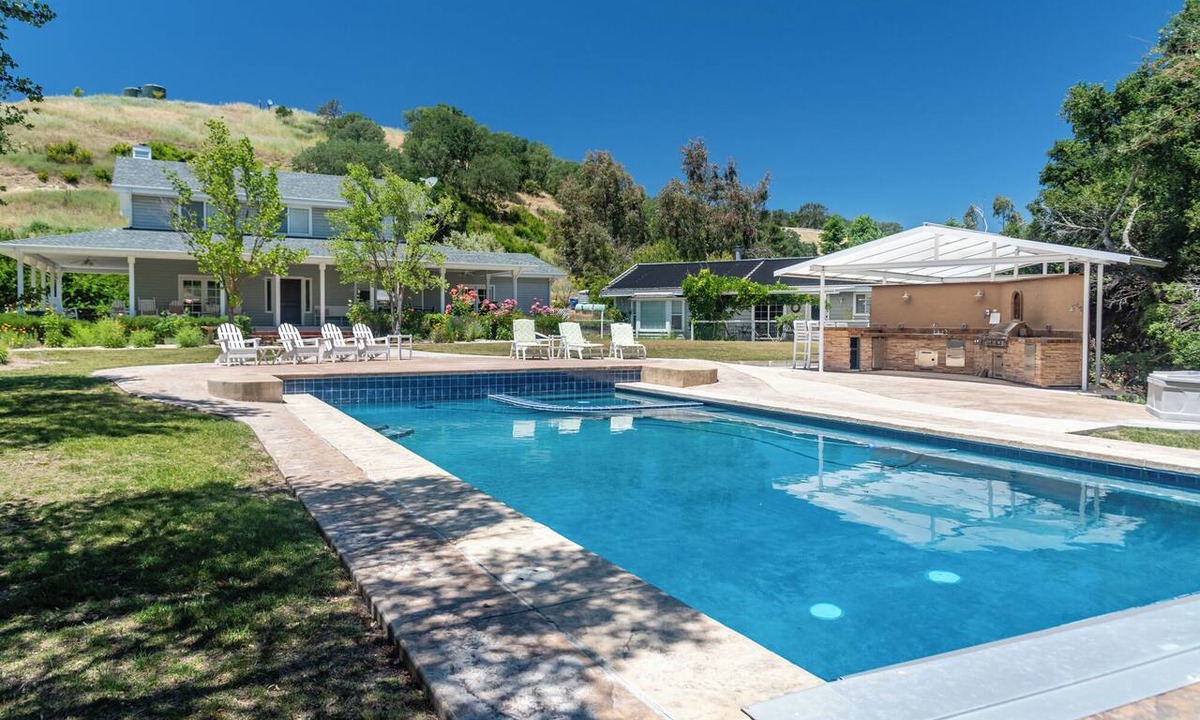Templeton House | Olive Orchard + Pool + Hot Tub | Hilltop Views | Hidden Hills Olives and Oaks