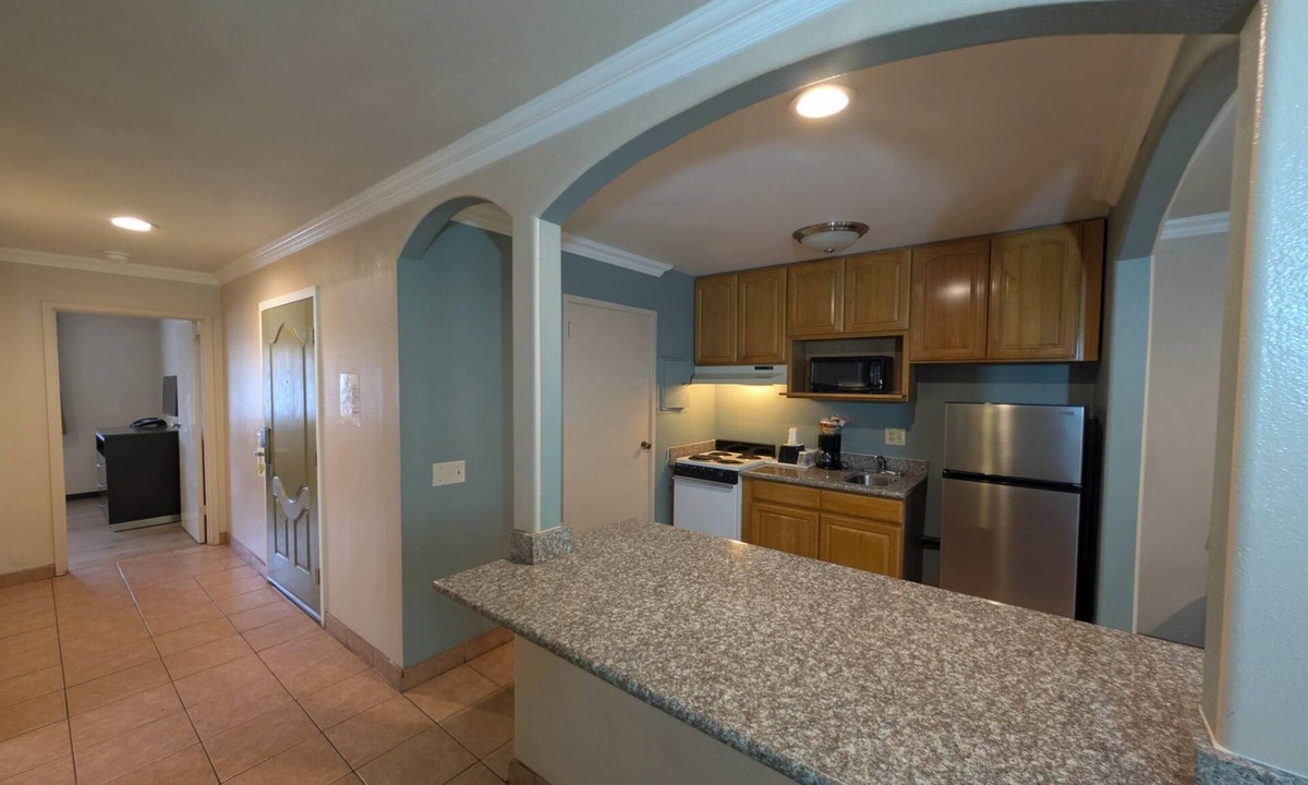 San Luis Obispo Hotel | Olive Tree Inn & Suites, a Howard Johnson by Wyndham